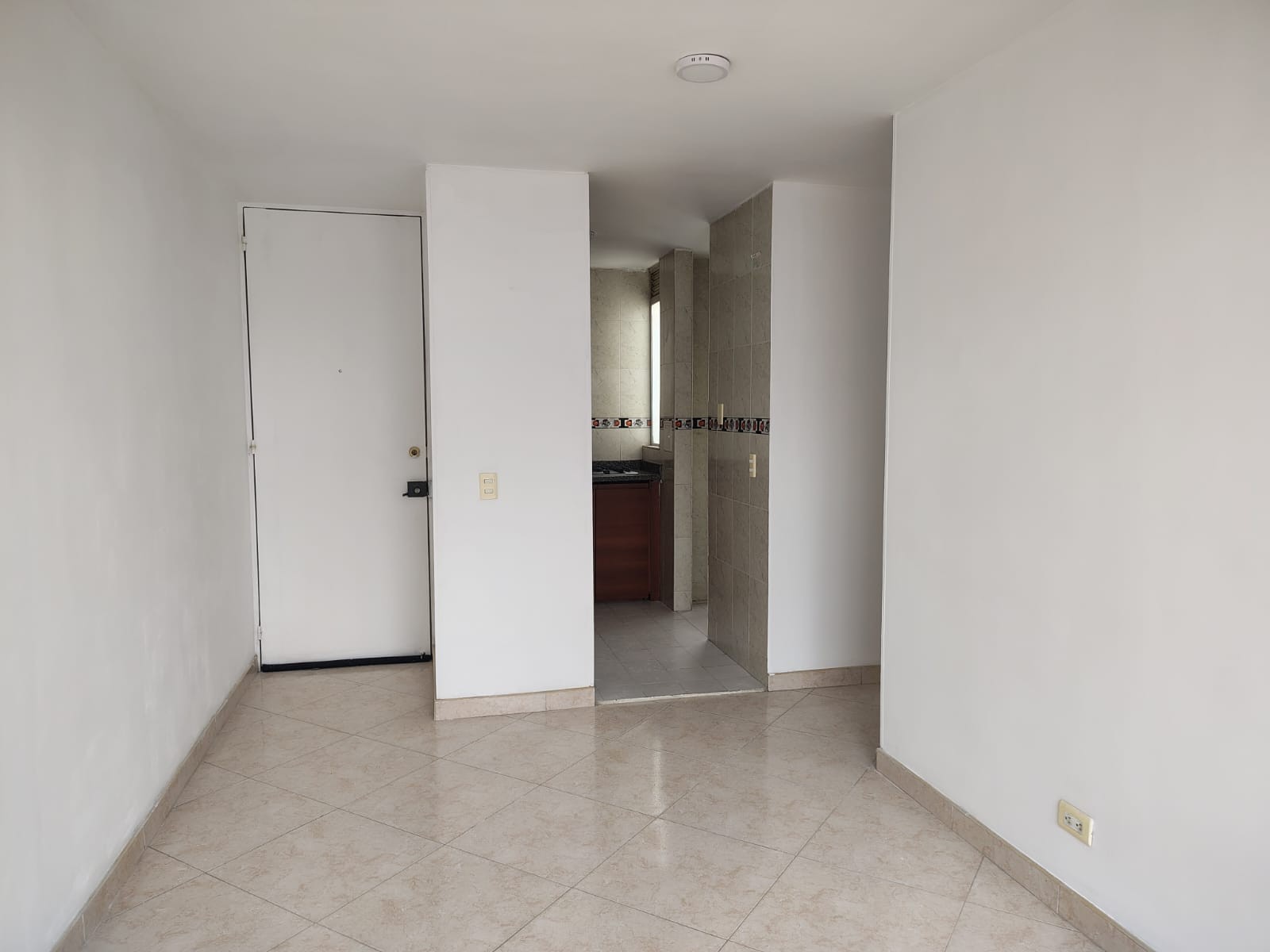 Apartamento en venta en Villas De Granada, Bogotá · foto 2 de 14