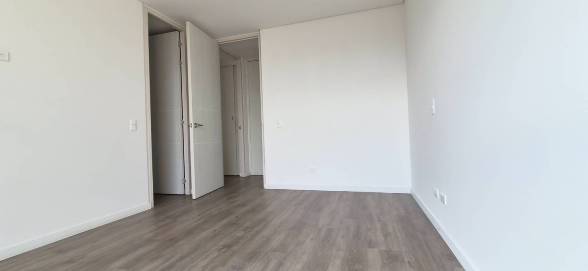 Apartamento en arriendo en Lalinde, Medellín · foto 2 de 19