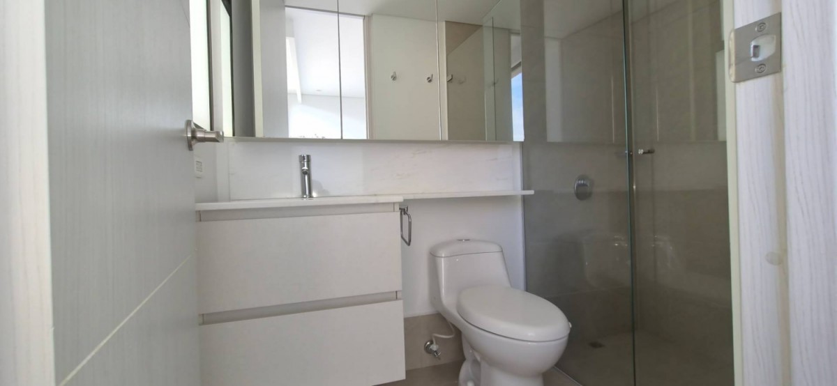 Apartamento en arriendo en Lalinde, Medellín · foto 3 de 19