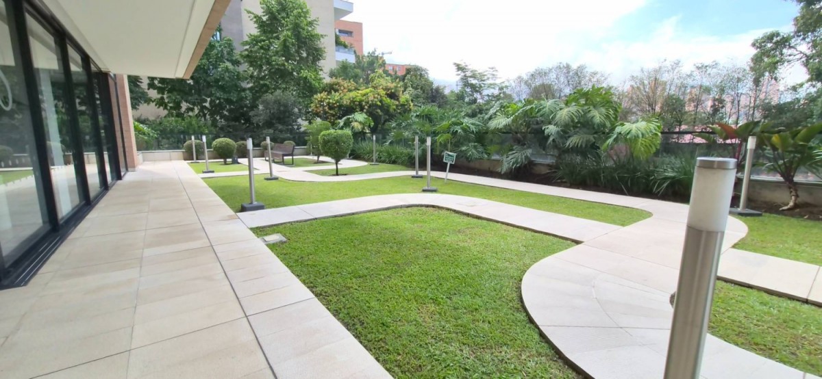 Apartamento en arriendo en Lalinde, Medellín · foto 15 de 19