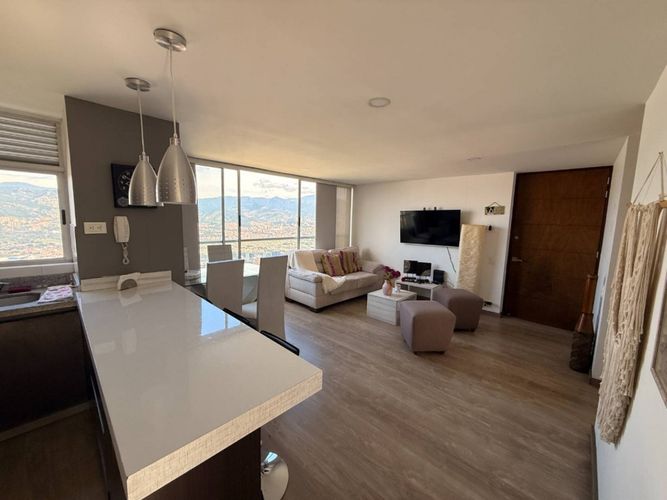 Apartamento de 2 alcobas en arriendo en Los Balsos, Medellín, 62 m² · foto 3 de 11