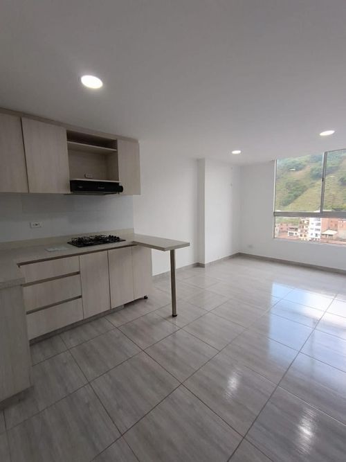 Apartamento de 2 alcobas en venta en Asentamiento La Orquidea, Bello, 45 m² · foto 2 de 8