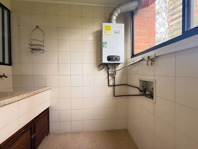 Apartamento de 3 alcobas en venta en Las Lomas, Medellín, 136 m² · foto 3 de 24