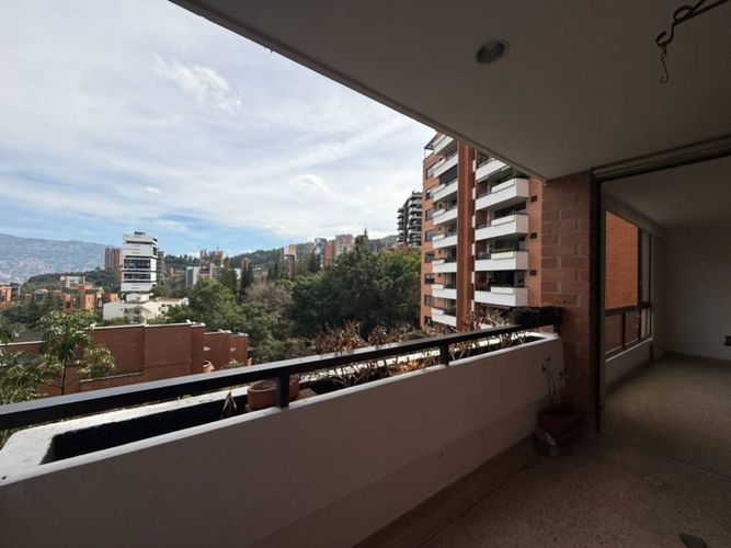 Apartamento de 3 alcobas en venta en Las Lomas, Medellín, 136 m² · foto 22 de 24