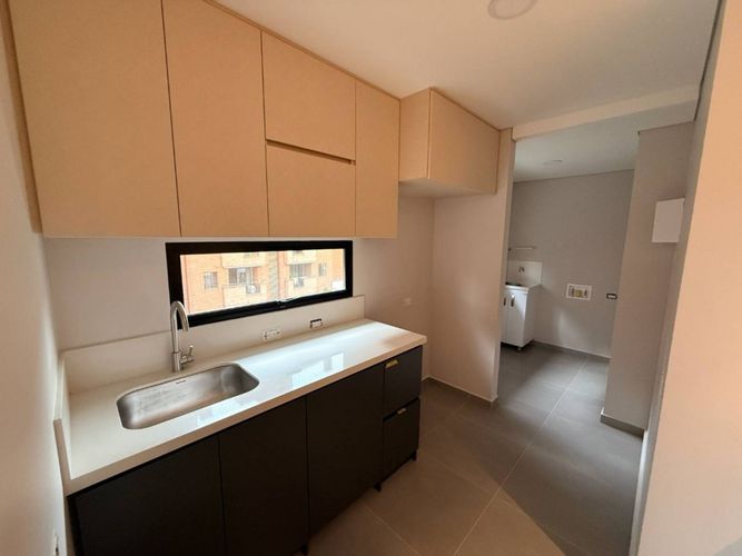 Apartamento de 2 alcobas en venta en Conquistadores, Medellín, 88 m² · foto 3 de 11
