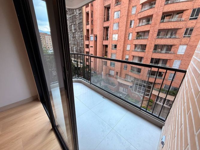 Apartamento de 2 alcobas en venta en Conquistadores, Medellín, 88 m² · foto 5 de 11
