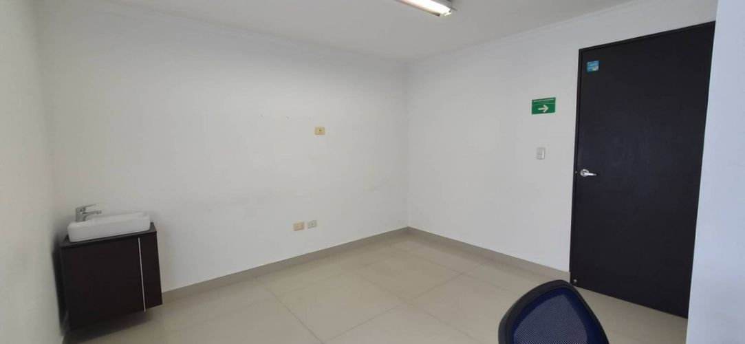 Oficina en arriendo en Belén San Bernardo, Medellín, 12 m² · foto 2 de 3