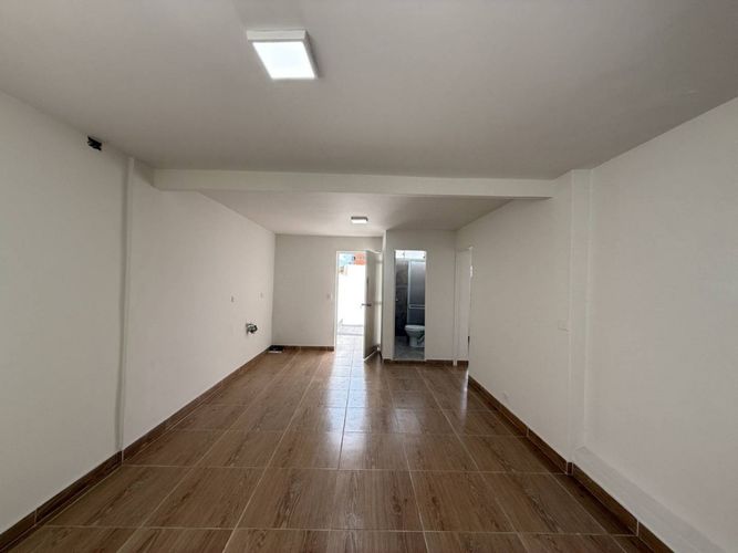 Casa de 10 alcobas en venta en Calasanz, Medellín, 398 m² · foto 2 de 24