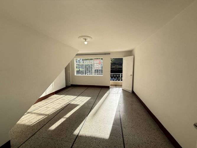 Casa de 10 alcobas en venta en Calasanz, Medellín, 398 m² · foto 13 de 24