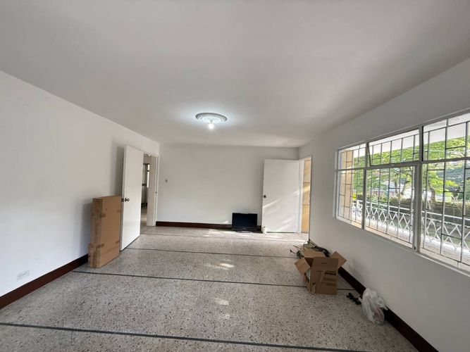 Casa de 10 alcobas en venta en Calasanz, Medellín, 398 m² · foto 16 de 24
