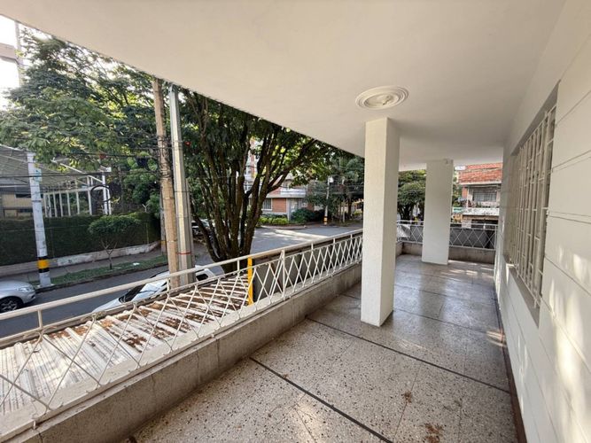 Casa de 10 alcobas en venta en Calasanz, Medellín, 398 m² · foto 17 de 24