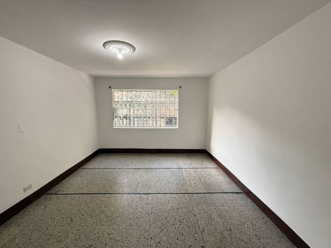 Casa de 10 alcobas en venta en Calasanz, Medellín, 398 m² · foto 19 de 24