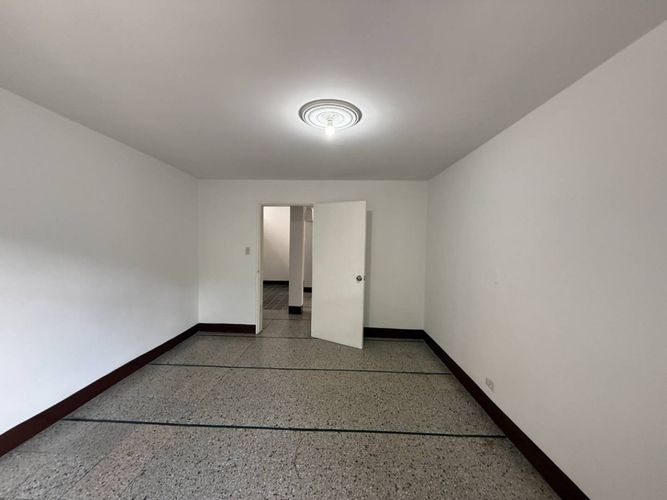 Casa de 10 alcobas en venta en Calasanz, Medellín, 398 m² · foto 20 de 24