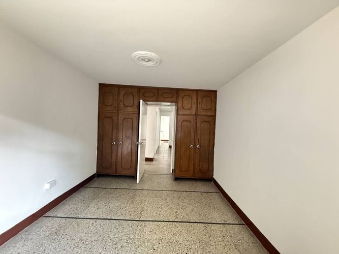 Casa de 10 alcobas en venta en Calasanz, Medellín, 398 m² · foto 21 de 24