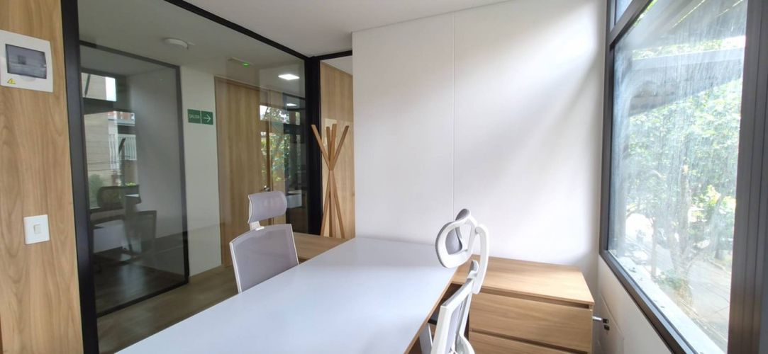 Oficina en arriendo en Los Colores, Medellín, 8 m² · foto 2 de 2