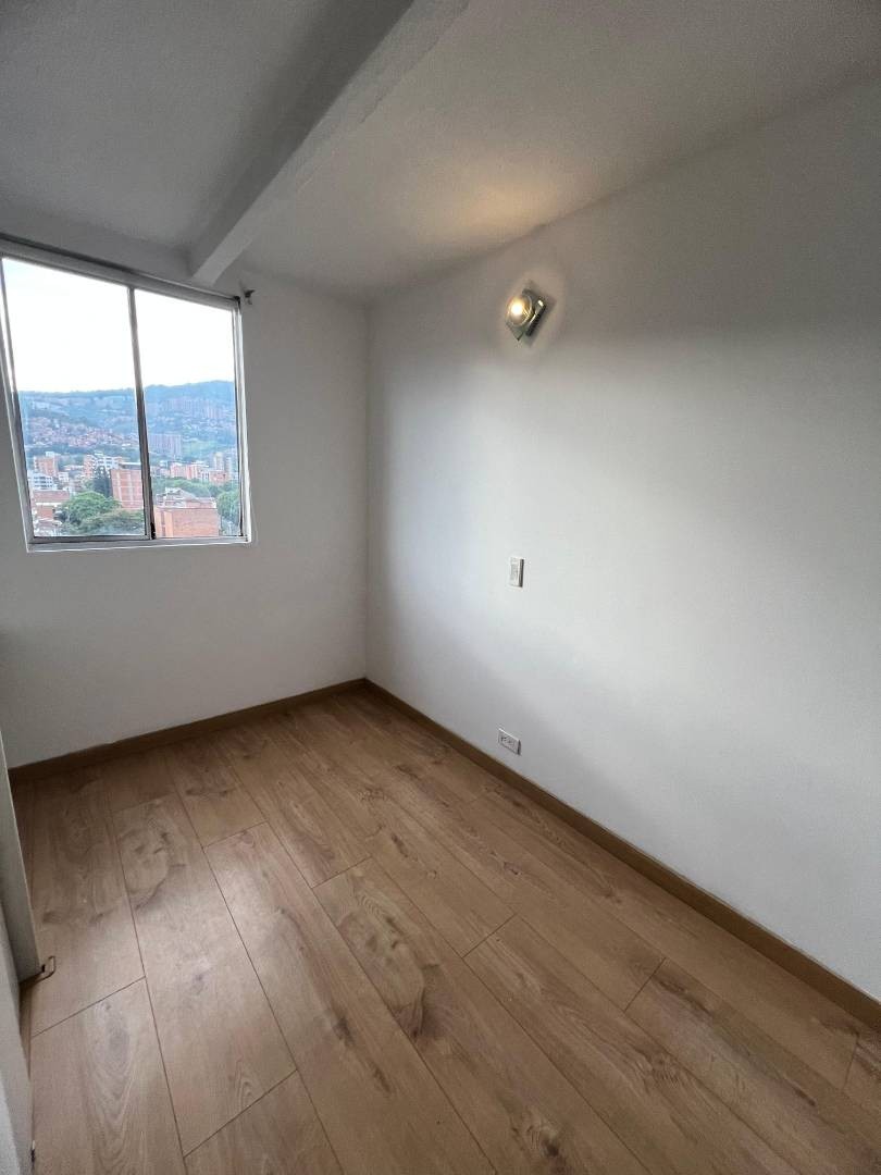 Apartamento en venta en Los Colores, Medellín · foto 7 de 18