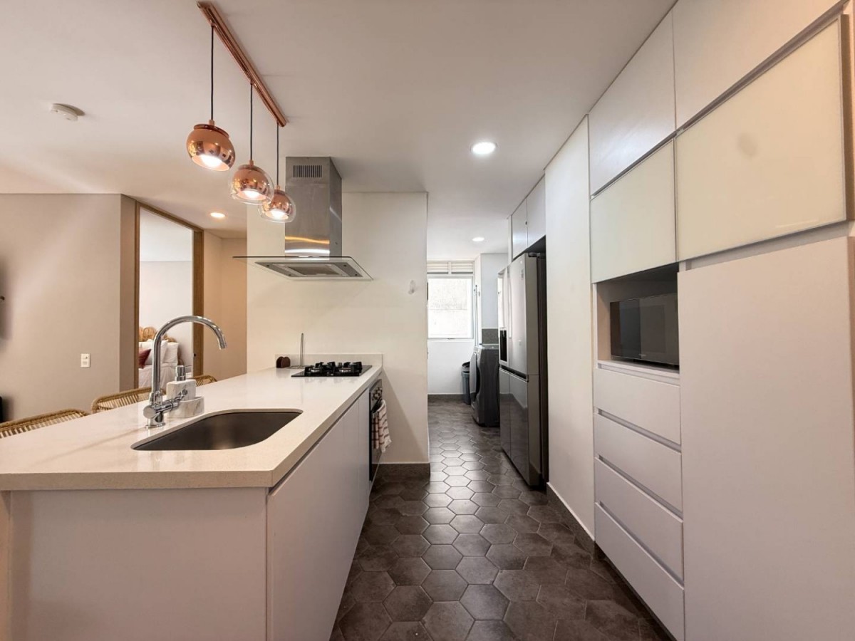 Apartamento en arriendo en El Poblado, Medellín · foto 2 de 15