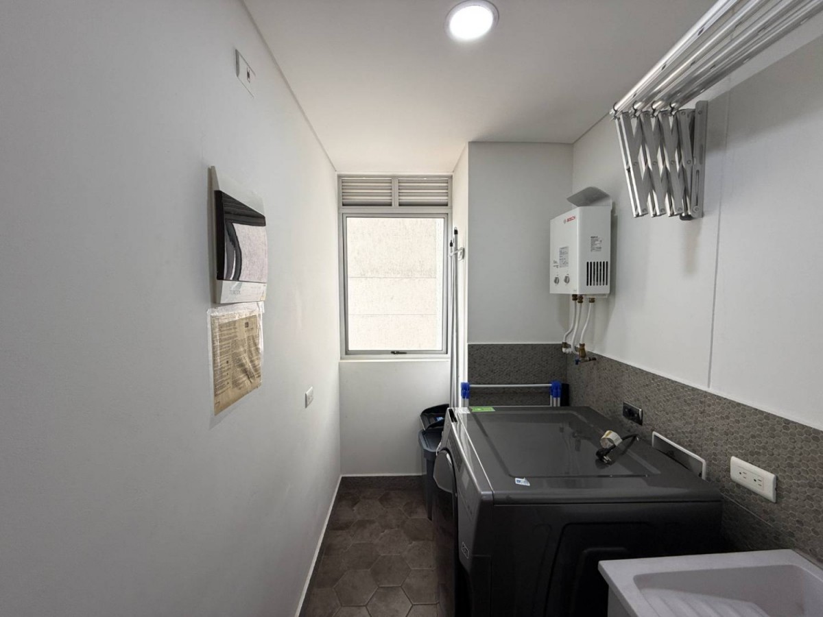 Apartamento en arriendo en El Poblado, Medellín · foto 3 de 15