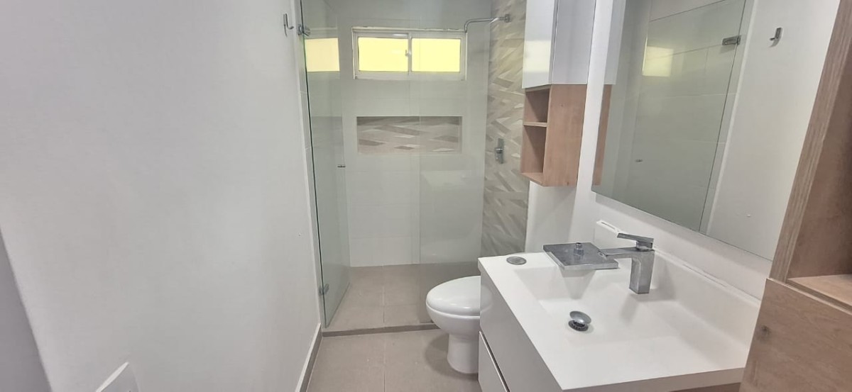 Casa en arriendo en San Lucas, Medellín · foto 2 de 18