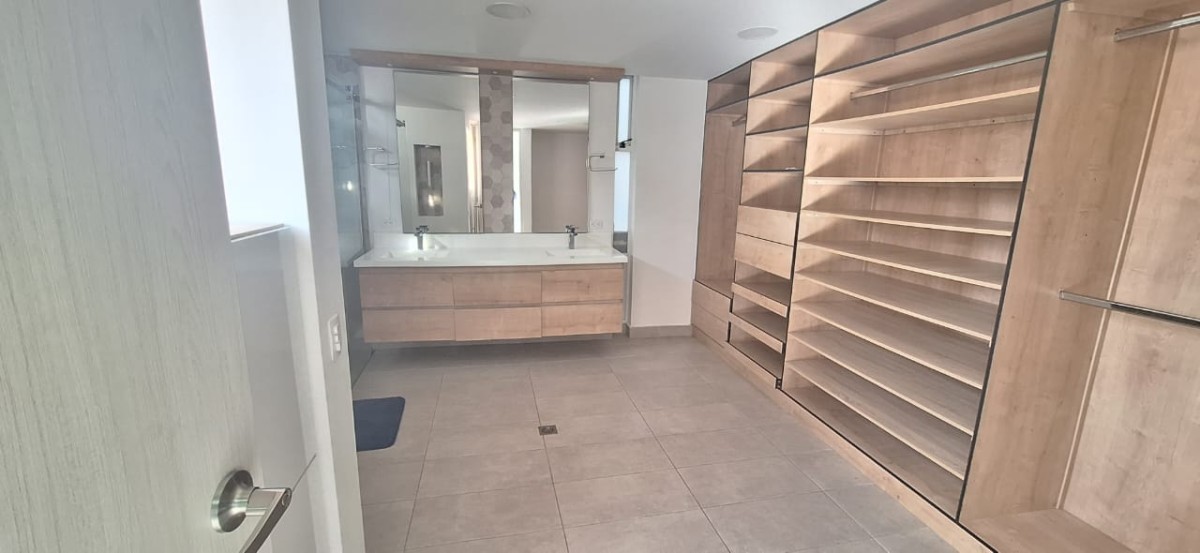 Casa en arriendo en San Lucas, Medellín · foto 11 de 18