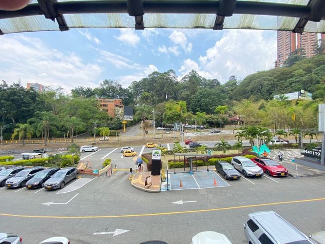 Local en venta en Castropol, Medellín, 184 m² · foto 2 de 15