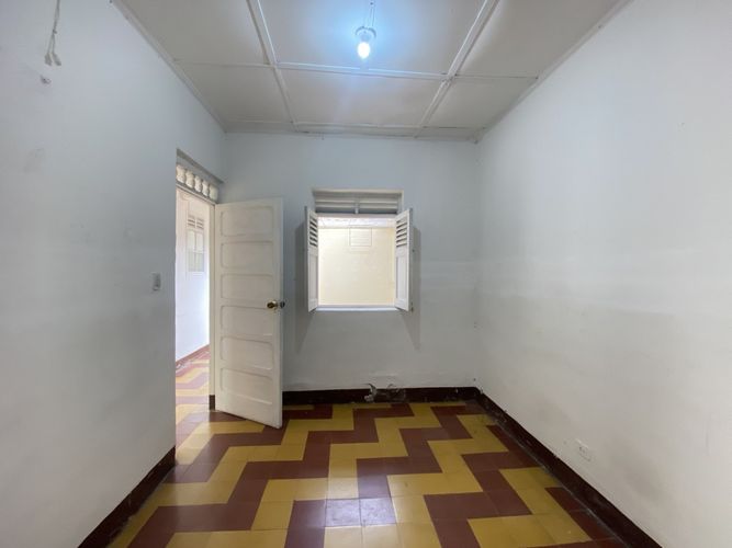 Casa de 7 alcobas en venta en Boston, Medellín, 180 m² · foto 5 de 24