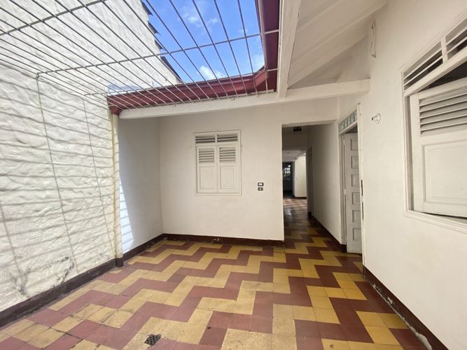 Casa de 7 alcobas en venta en Boston, Medellín, 180 m² · foto 18 de 24