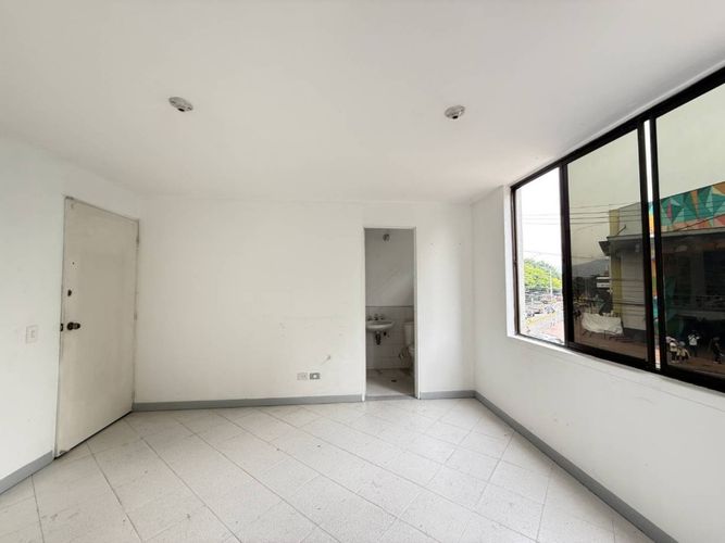 Oficina en arriendo en Conquistadores, Medellín, 22 m² · foto 2 de 6