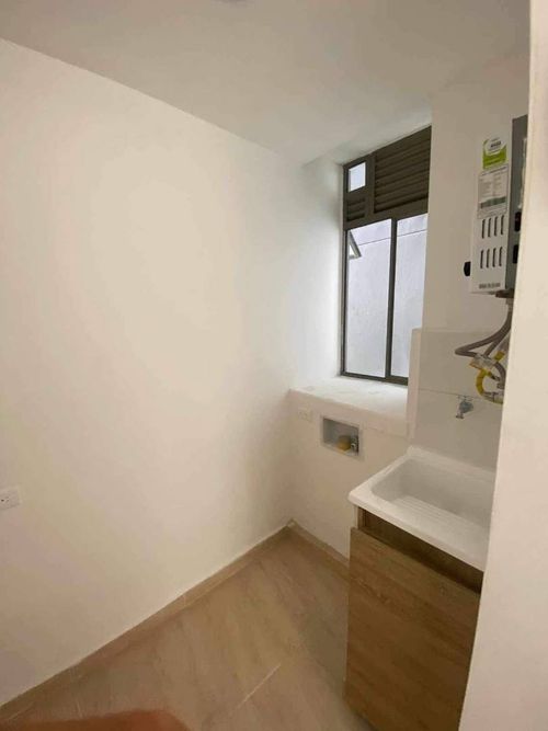Apartamento de 3 alcobas en venta en Zona Industrial 1, Bello, 73 m² · foto 11 de 13