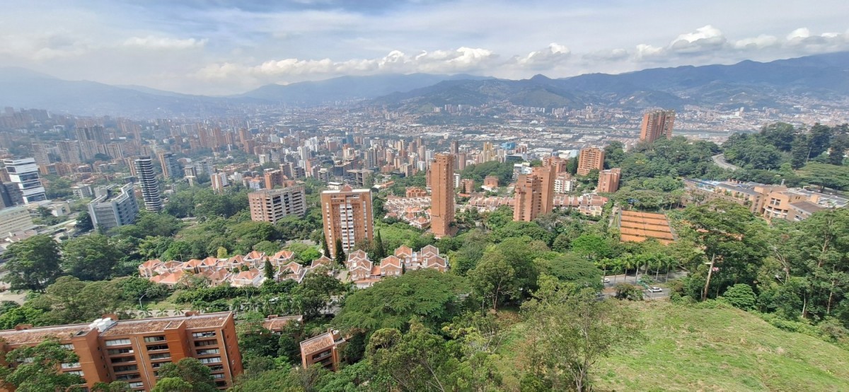 Apartamento en venta en Altos Del Poblado, Medellín · foto 8 de 18