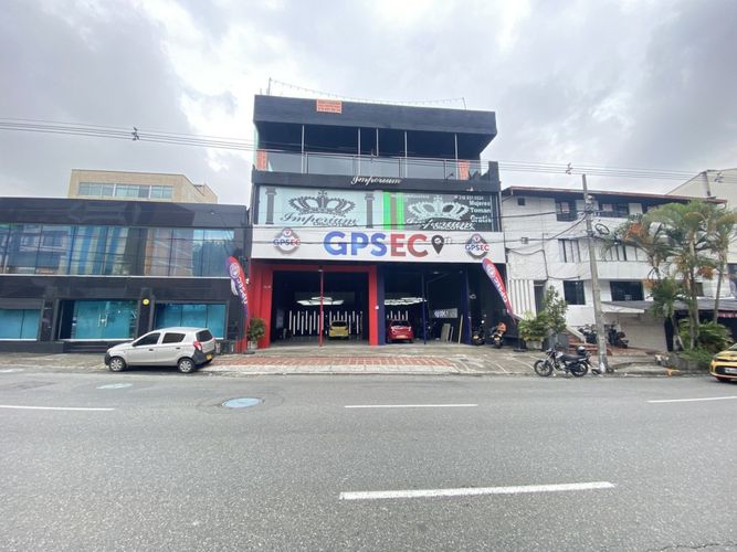 Edificio en venta en Conquistadores, Medellín, 1200 m² · foto 2 de 4