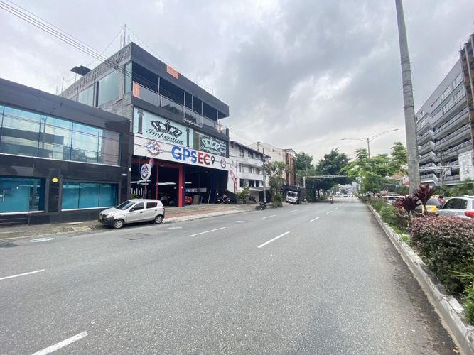 Edificio en venta en Conquistadores, Medellín, 1200 m² · foto 3 de 4