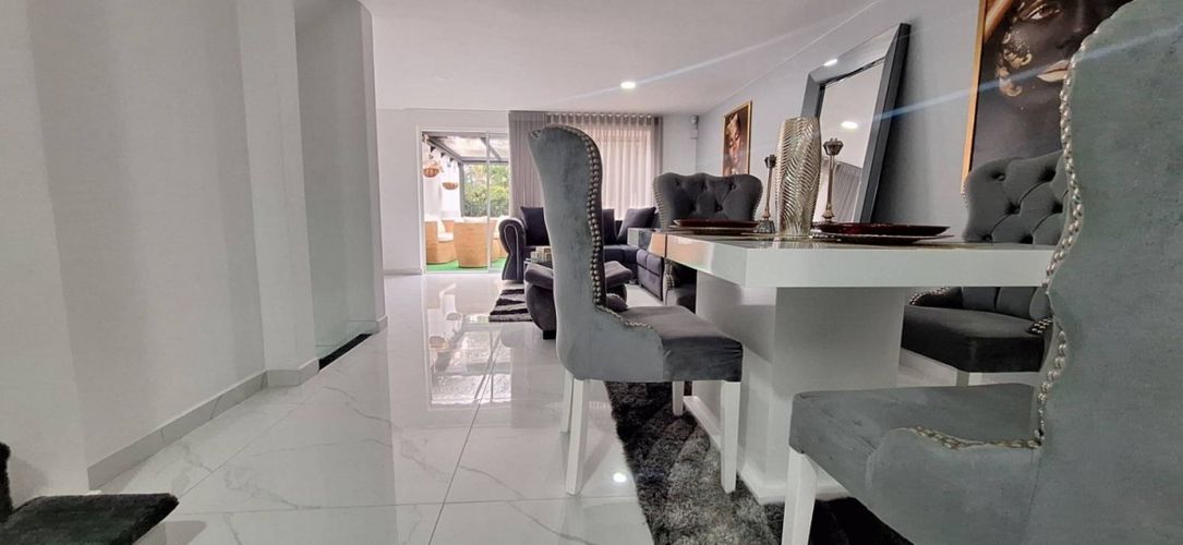 Casa de 3 alcobas en venta en La Frontera, Envigado, 230 m² · foto 3 de 24