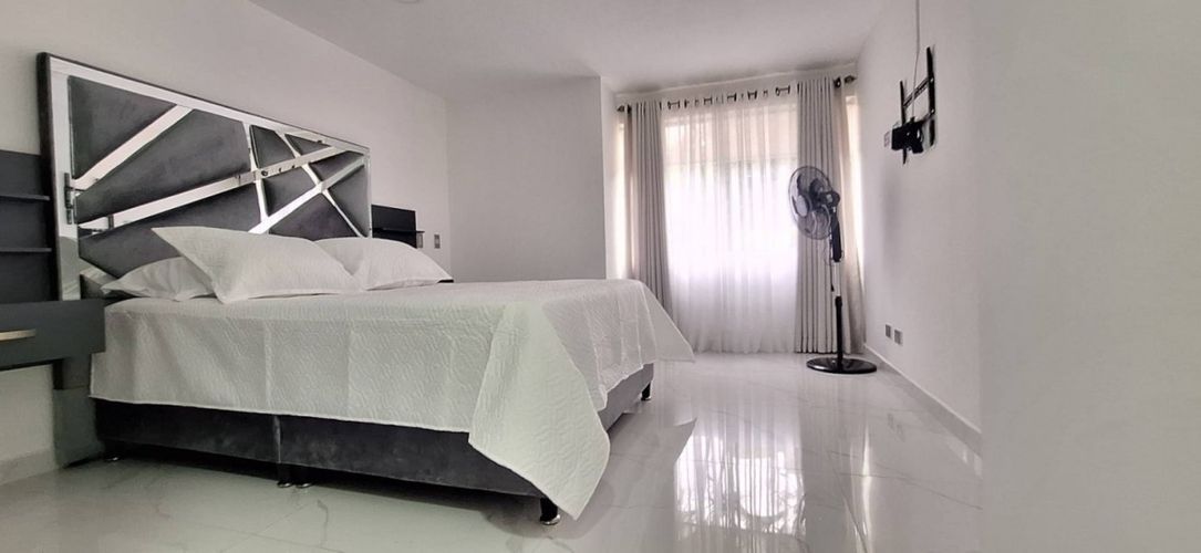 Casa de 3 alcobas en venta en La Frontera, Envigado, 230 m² · foto 14 de 24