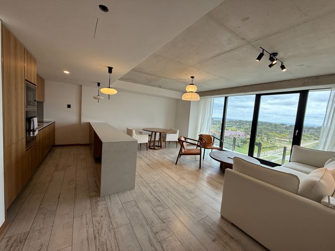 Amplio Apartamento en Venta en Playa Brava