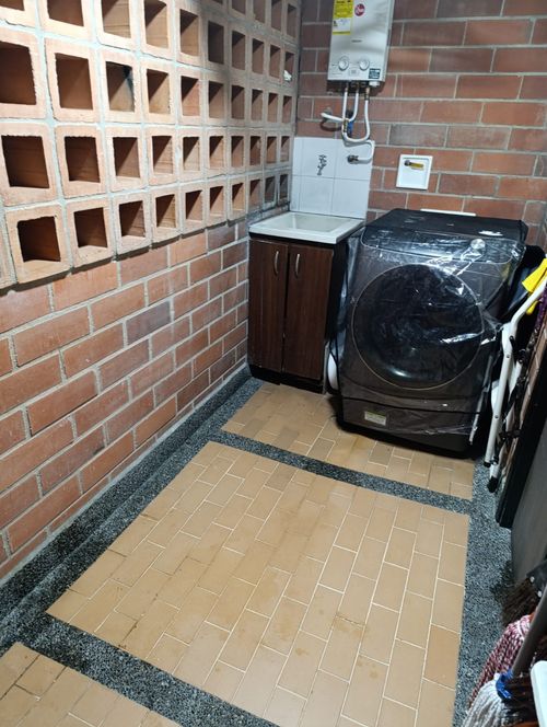 Apartamento de 4 alcobas en venta en Loma De San Jose, Sabaneta, 84 m² · foto 10 de 23