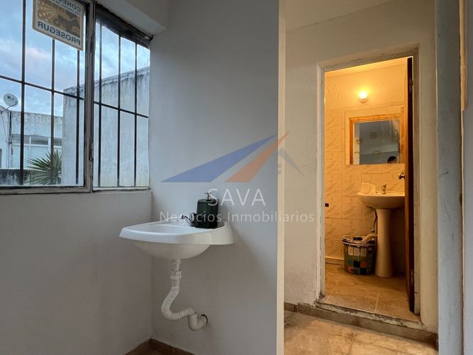 Alquiler Local Comercial en Villa Biarritz! En Primer Piso - 140 m2! Excelente Ubicación. · Foto 3