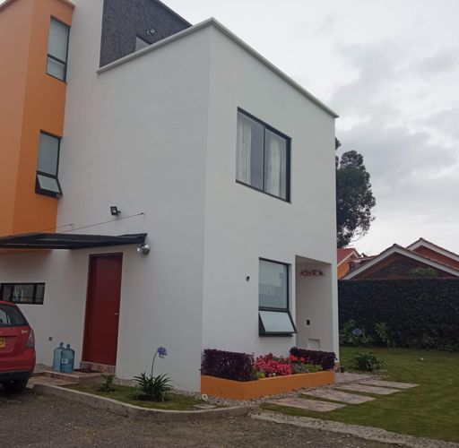 Casa de 4 alcobas en venta en Cota, 280 m² · foto 2 de 24