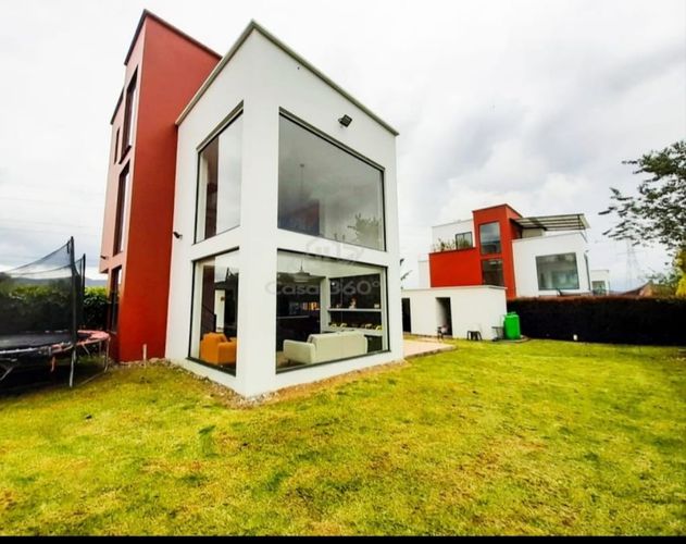 Casa de 4 alcobas en venta en Cota, 280 m² · foto 3 de 24