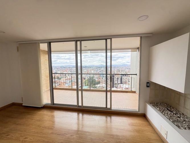 Apartamento de 2 alcobas en venta en Chapinero Alto, Bogotá, 90 m² · foto 2 de 24