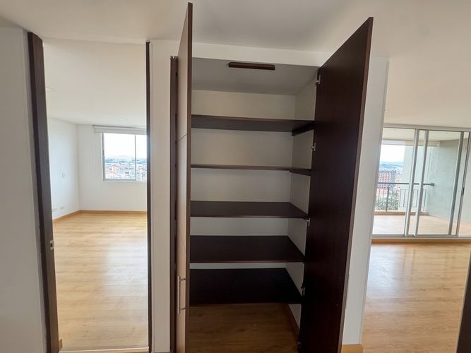Apartamento de 2 alcobas en venta en Chapinero Alto, Bogotá, 90 m² · foto 8 de 24