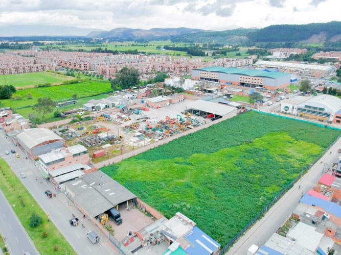 Lote en venta en El Cortijo, Madrid, 12104 m² · foto 4 de 12