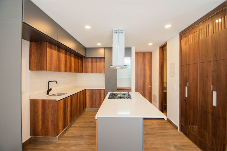 Apartamento de 2 alcobas en venta en Chico Norte, Bogotá, 79 m² · foto 3 de 9