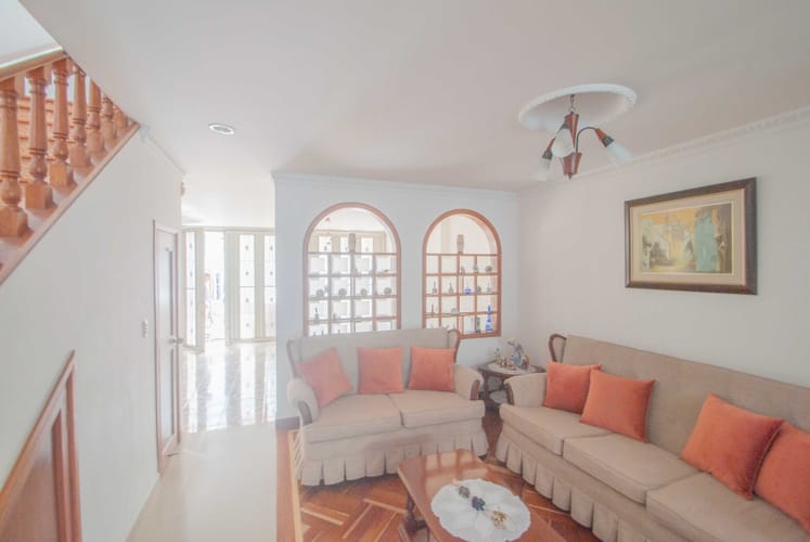 Casa de 3 alcobas en venta en Cedro Salazar, Bogotá, 134 m² · foto 2 de 22