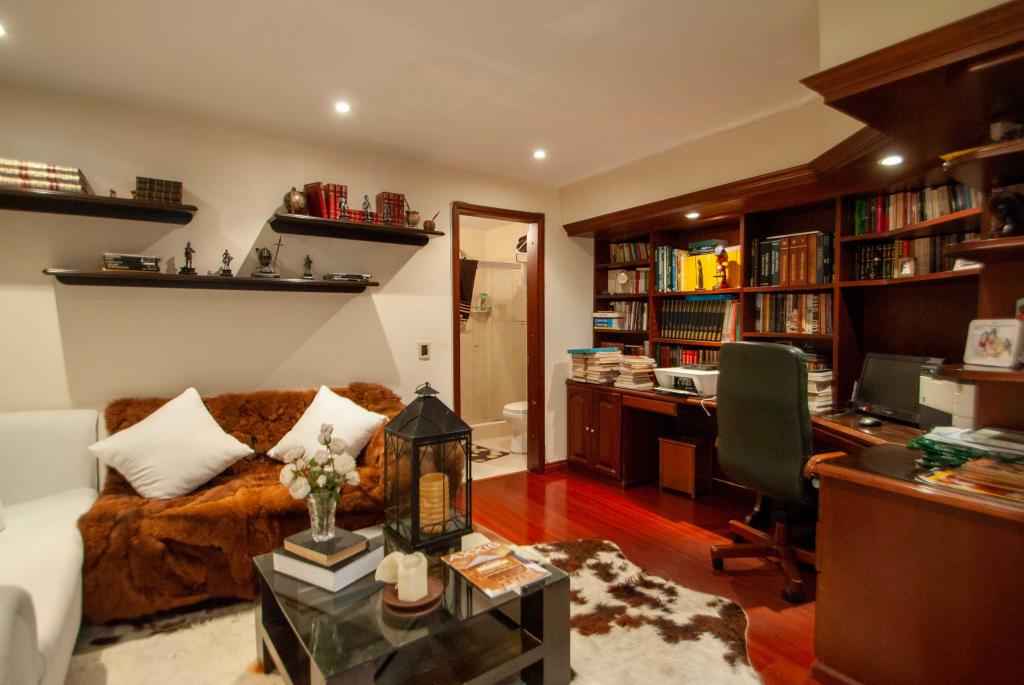 Casa en arriendo en Chicó Alto, Bogotá · foto 12 de 24