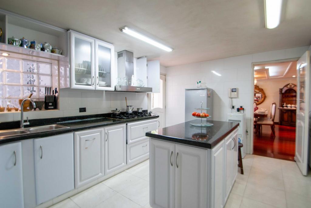 Casa en arriendo en Chicó Alto, Bogotá · foto 15 de 24