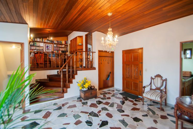 Casa de 5 alcobas en venta en Chicó Alto, Bogotá, 327 m² · foto 5 de 24