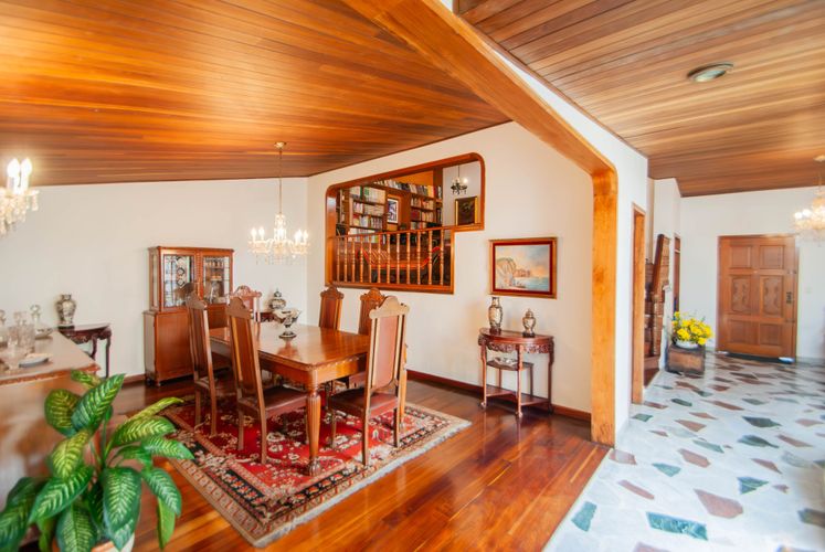 Casa de 5 alcobas en venta en Chicó Alto, Bogotá, 327 m² · foto 13 de 24