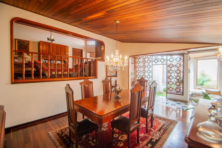 Casa de 5 alcobas en venta en Chicó Alto, Bogotá, 327 m² · foto 14 de 24