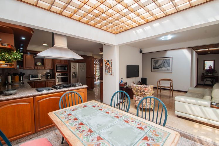 Casa de 5 alcobas en venta en Chicó Alto, Bogotá, 327 m² · foto 17 de 24